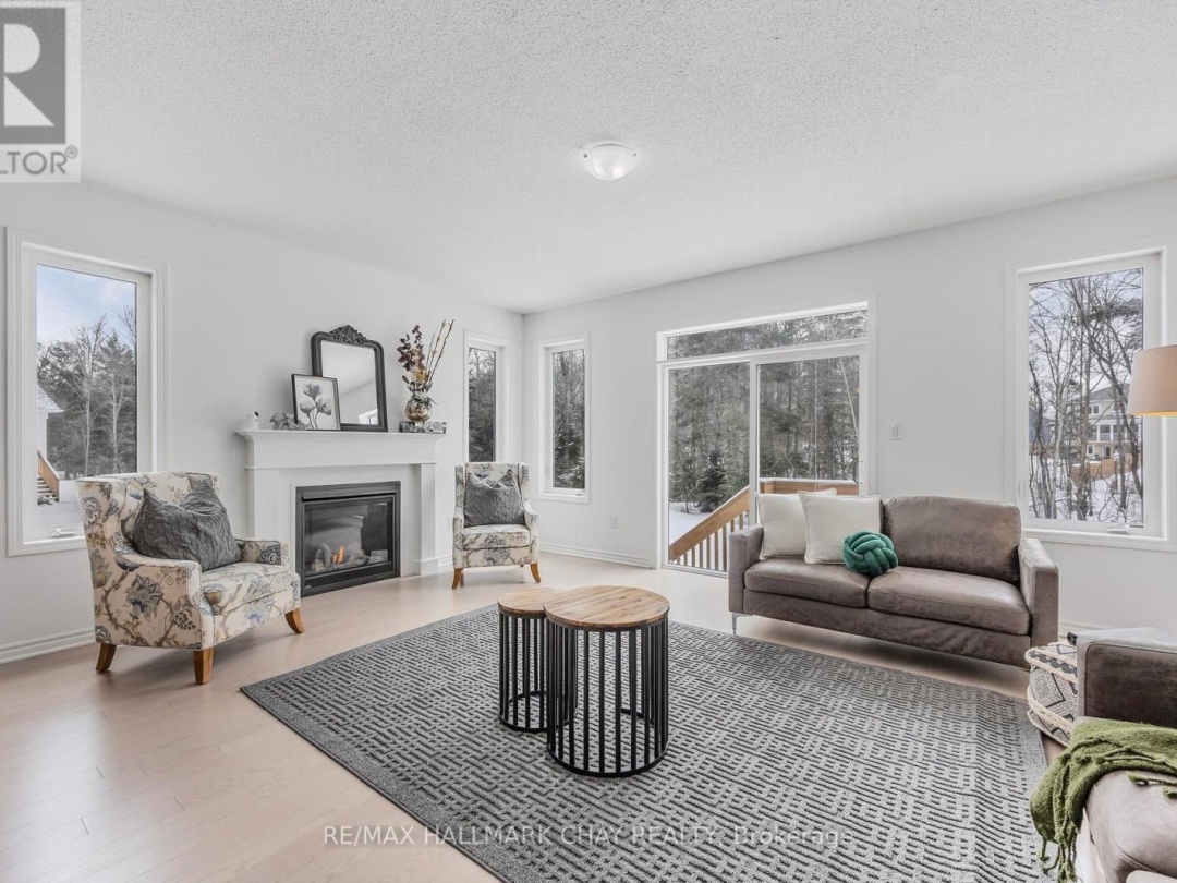 12 DYER CRESCENT, Bracebridge (Macaulay)