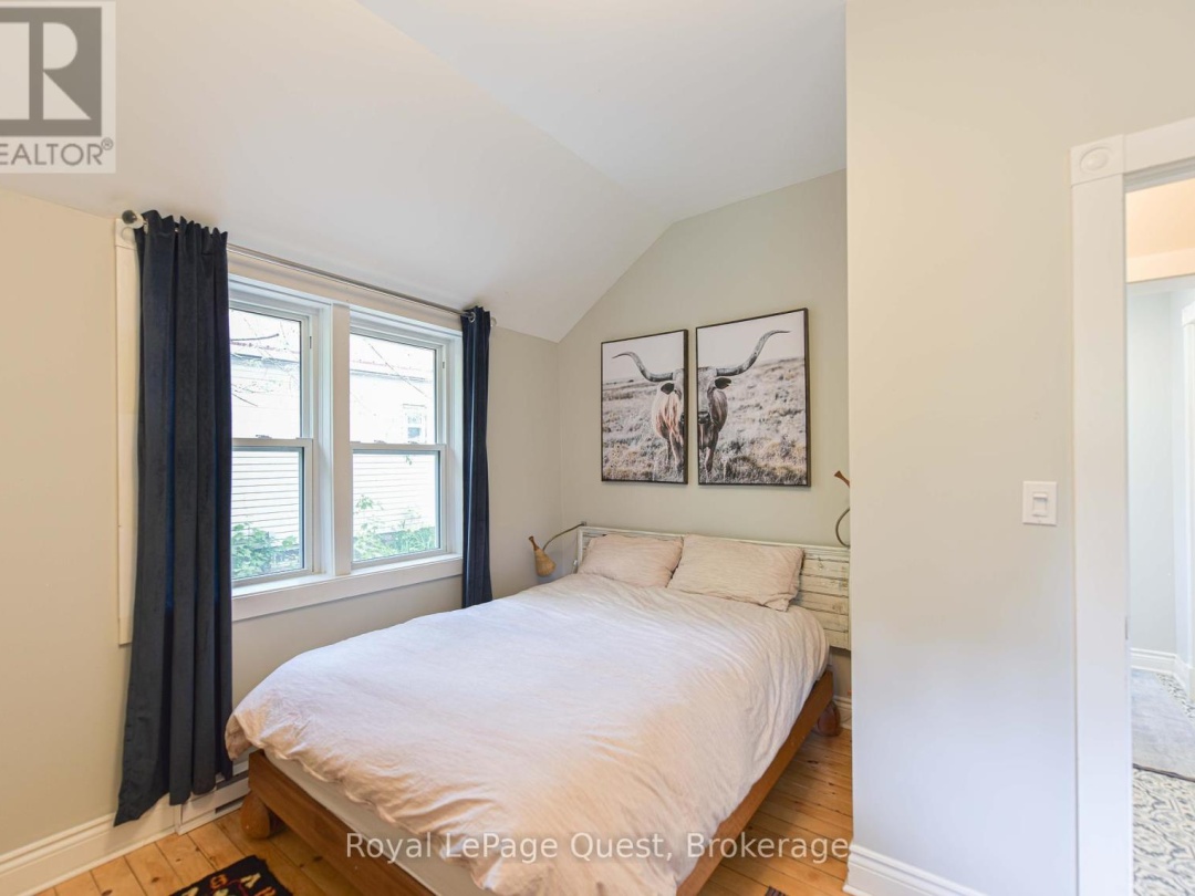 120 BRANT STREET E, 