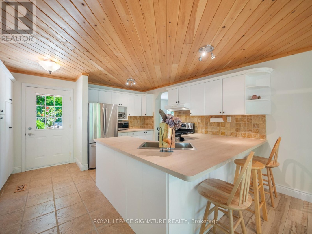 22 IROQUOIS RIDGE, 
