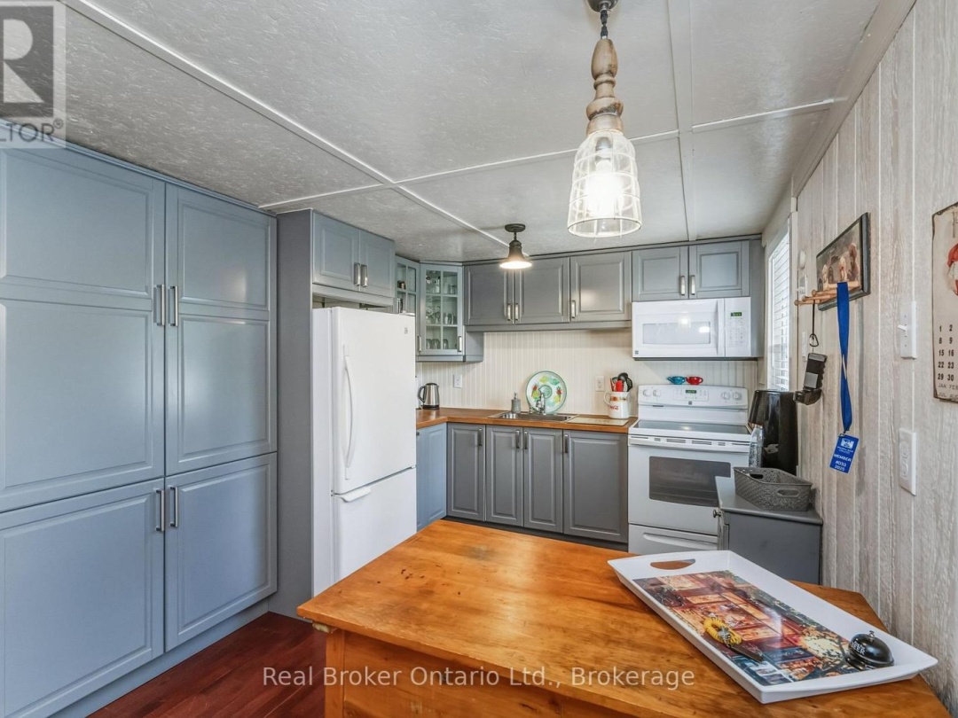 33 GLOUCESTER GROVE, Georgian Bay