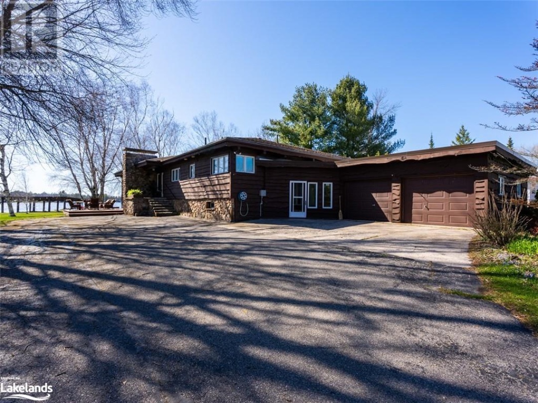 3535 Lauderdale Point Crescent, Sparrow Lake