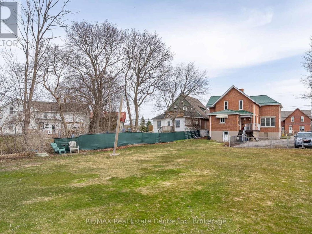 24 LINDSAY STREET, Kawartha Lakes (Fenelon Falls)