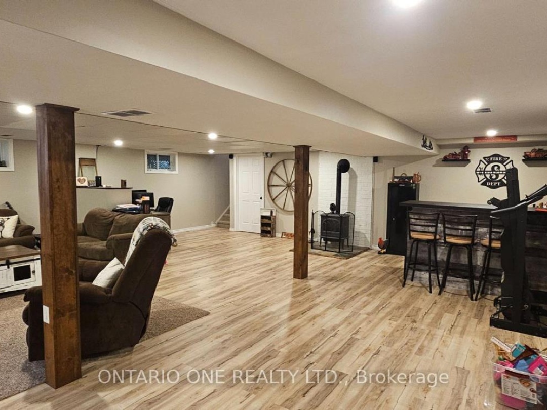 550 MUSKOKA BEACH ROAD, 