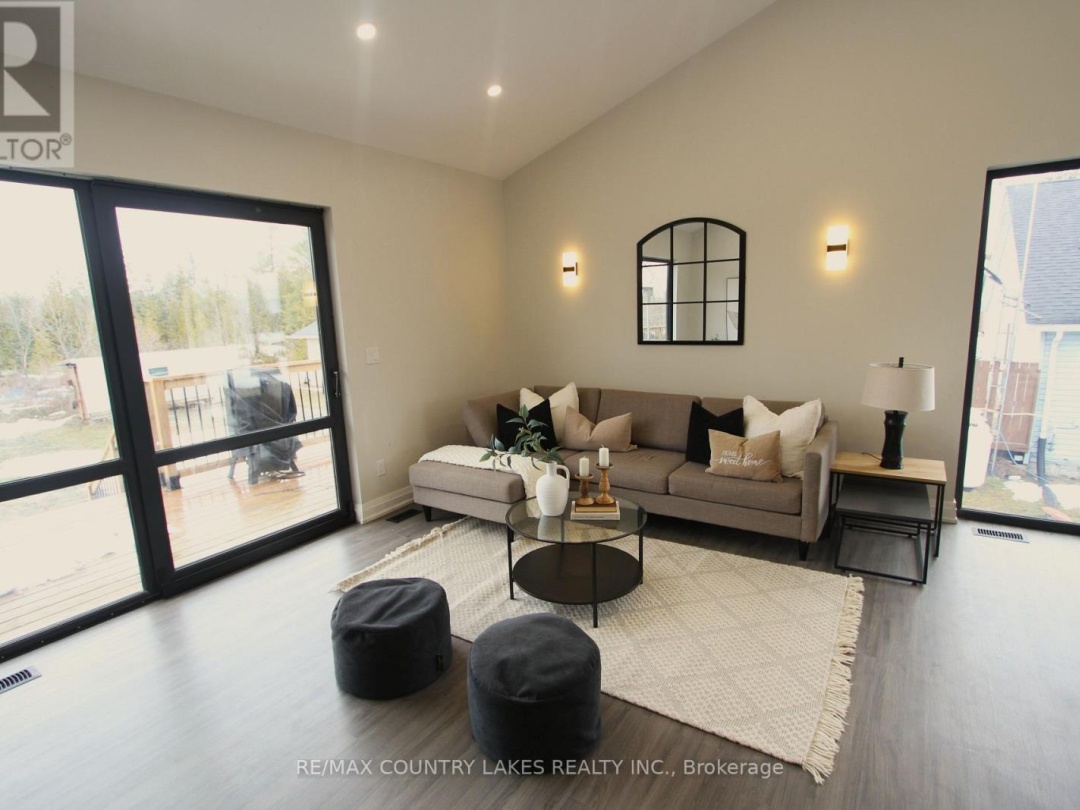 264 MCGUIRE BEACH ROAD, Canal Lake