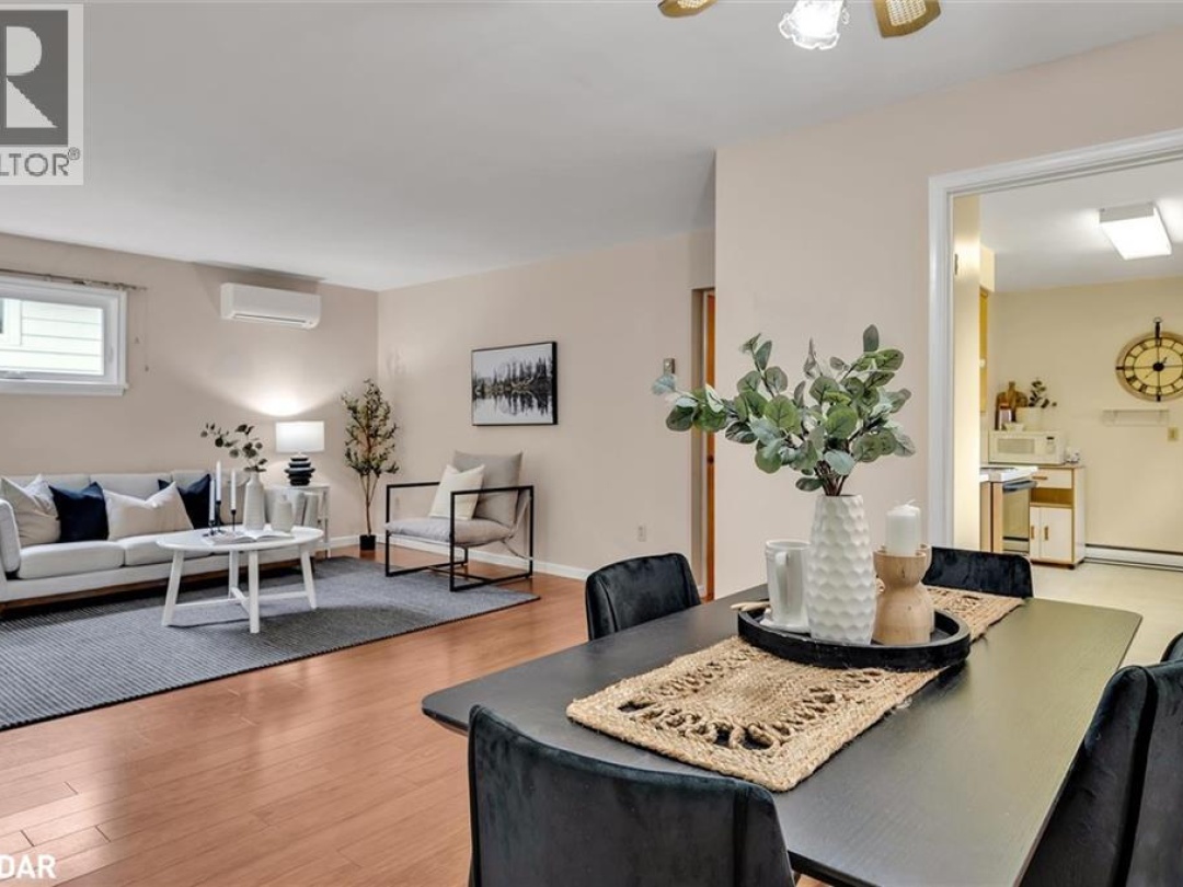 28 BOND Street E, 