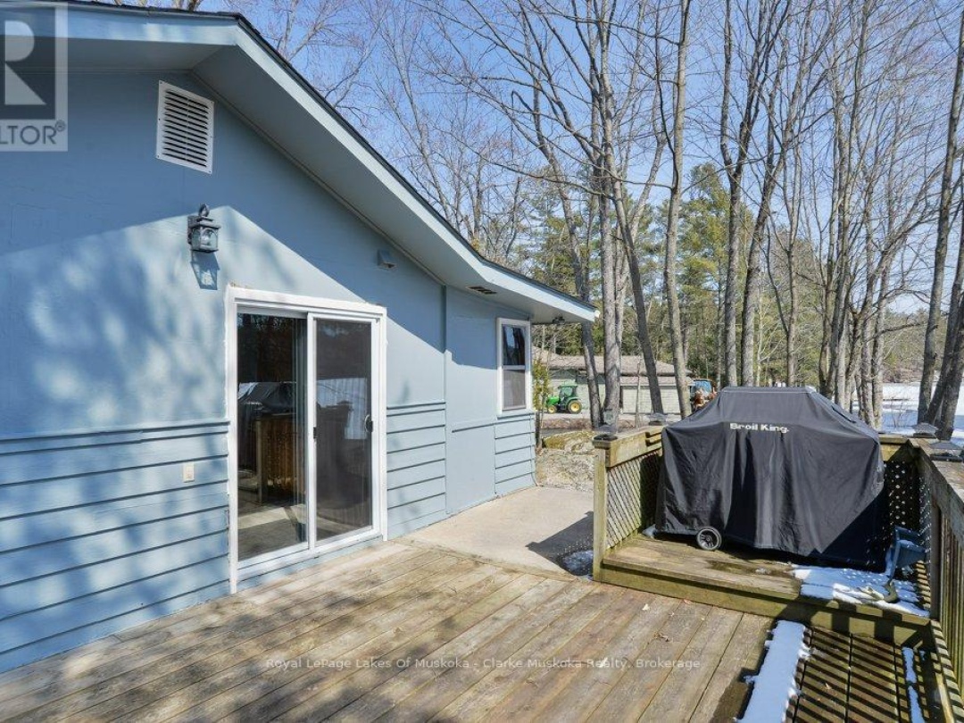 525 HIAWATHA ROAD, Gibson Lake