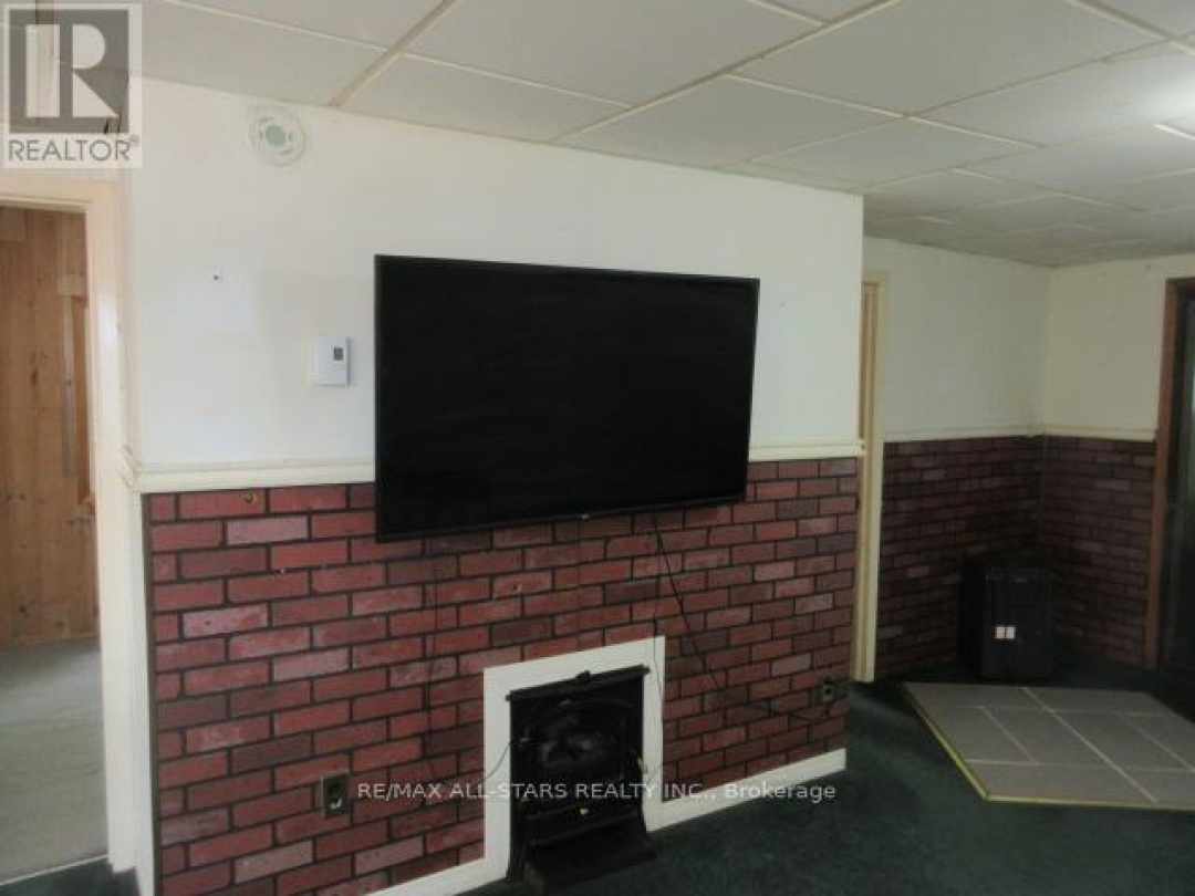 83 KING STREET W, 