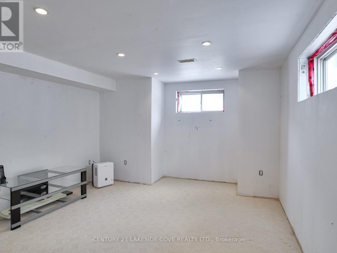 2811 STEPHEN DRIVE, Lake Simcoe