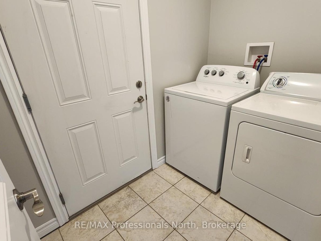 19 DUNCAN STREET E, Huntsville (Chaffey)
