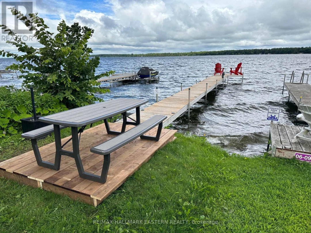 42 PAVILLION ROAD, Sturgeon Lake