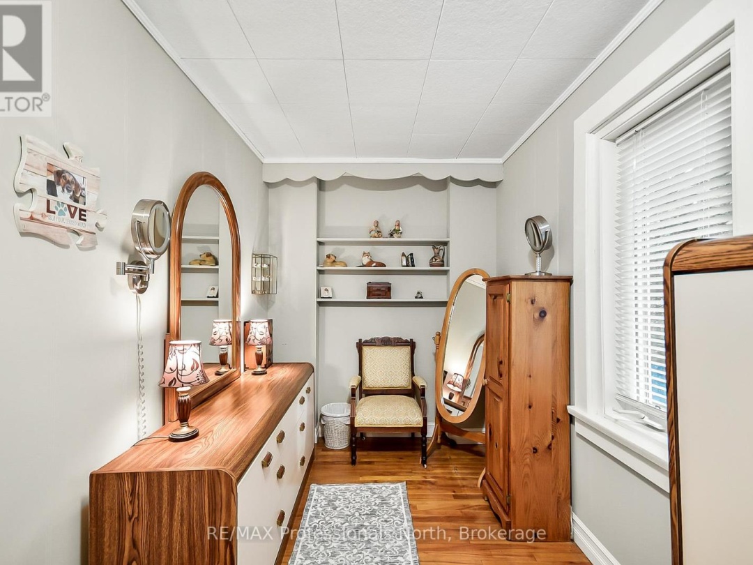 133 MAIN STREET W, 