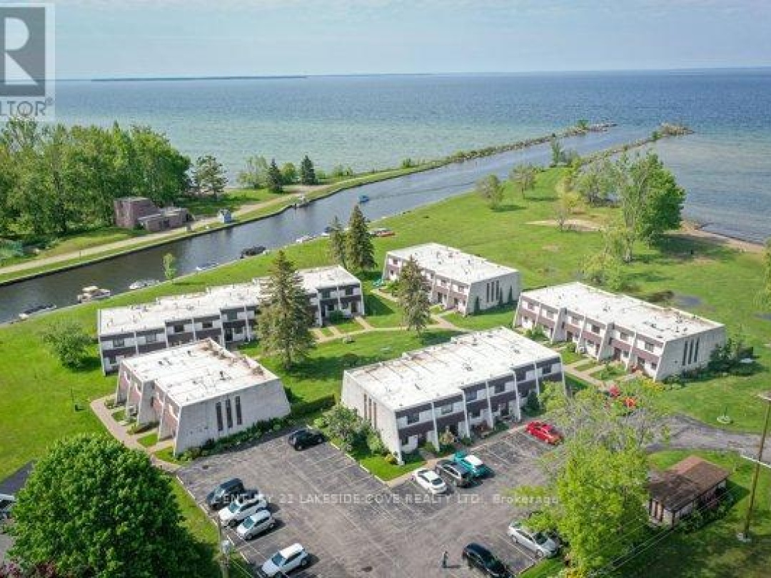UNIT 14 - 1 PARADISE BOULEVARD, Lake Simcoe