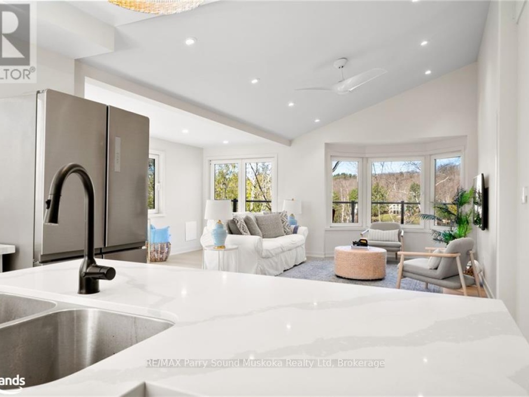 68 PINEWOOD ROAD, Long Lake