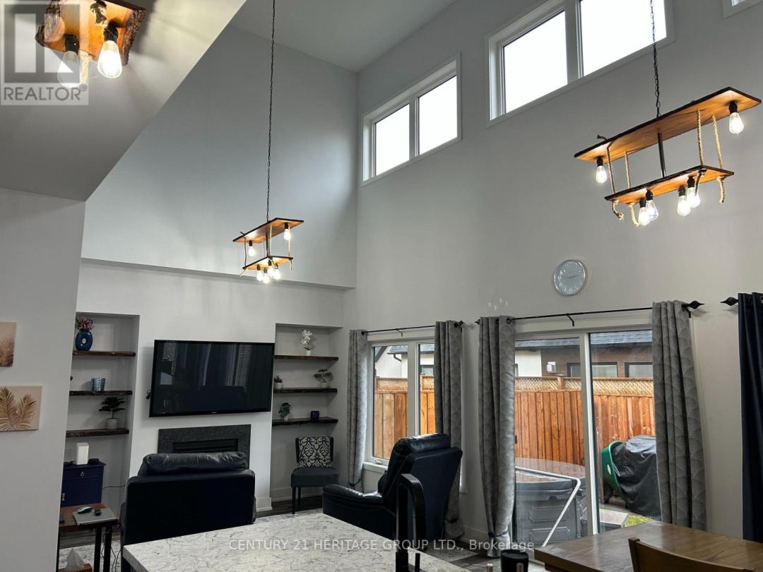 44 RUBY CRESCENT, Lake Simcoe