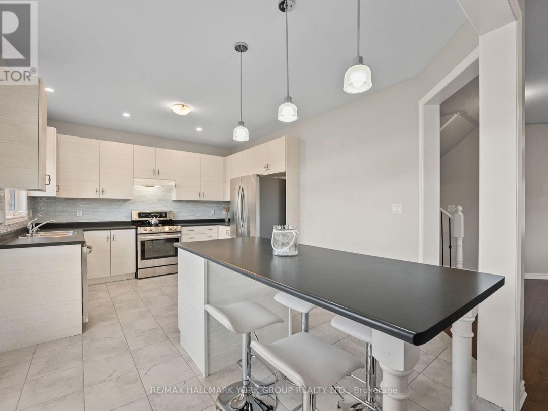 8 POLLOCK AVENUE, Lake Simcoe