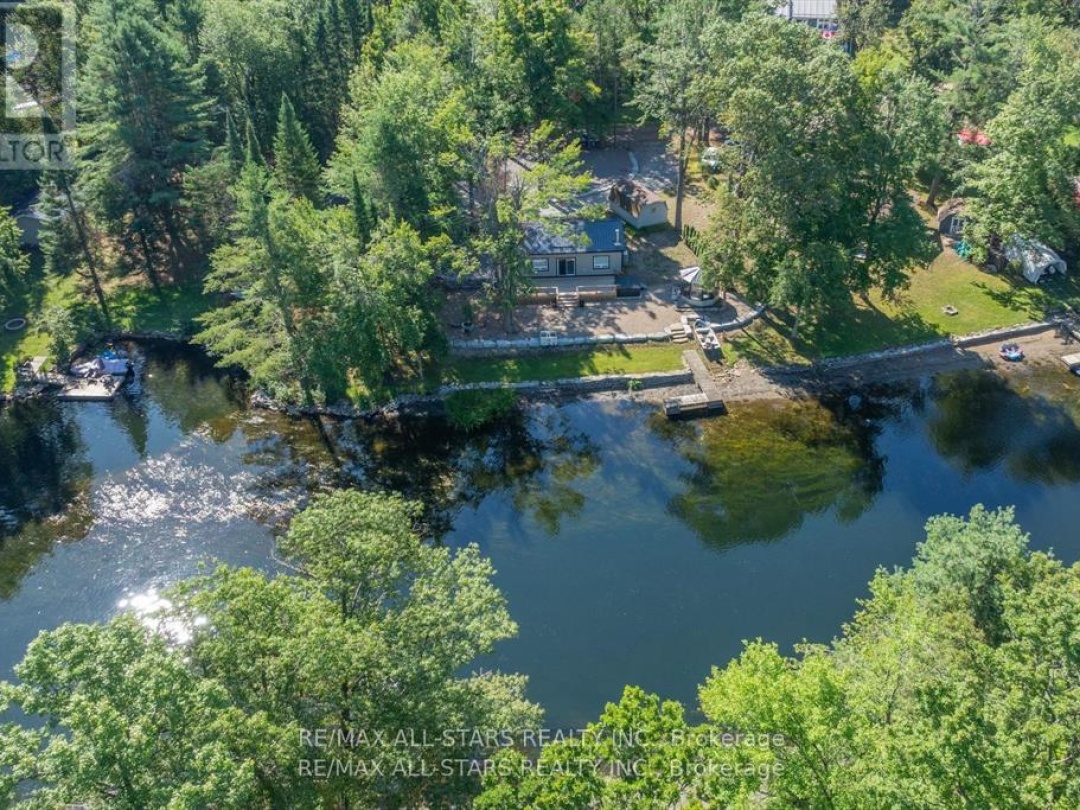 11 LITTLE BAY DRIVE, Gull River