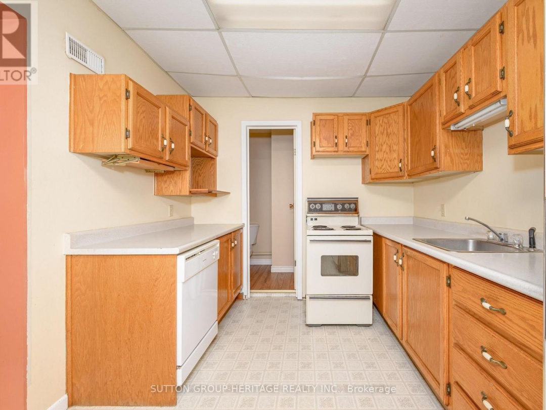 24 PLEASANT VIEW CRESCENT, 