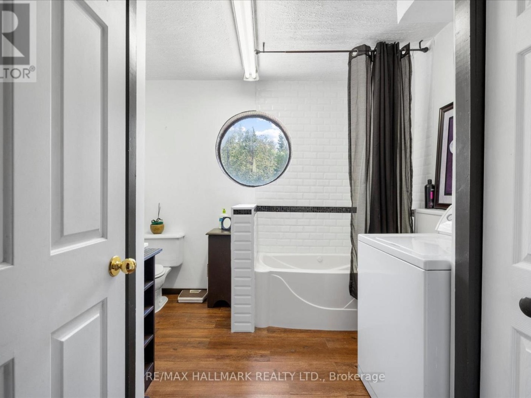 25 LITTLE SILVER LAKE WAY, Little Silver Lake