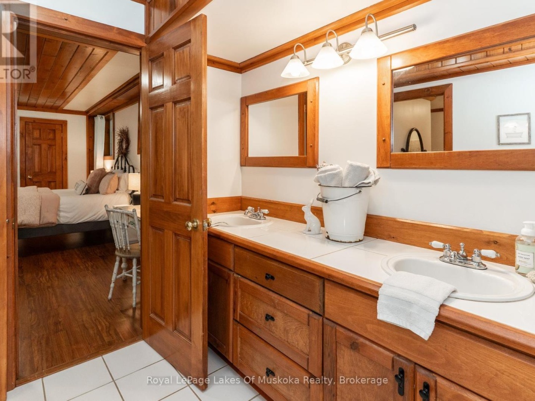1080 WALKERS GLENN CRESCENT, Lake of Bays (Sinclair)