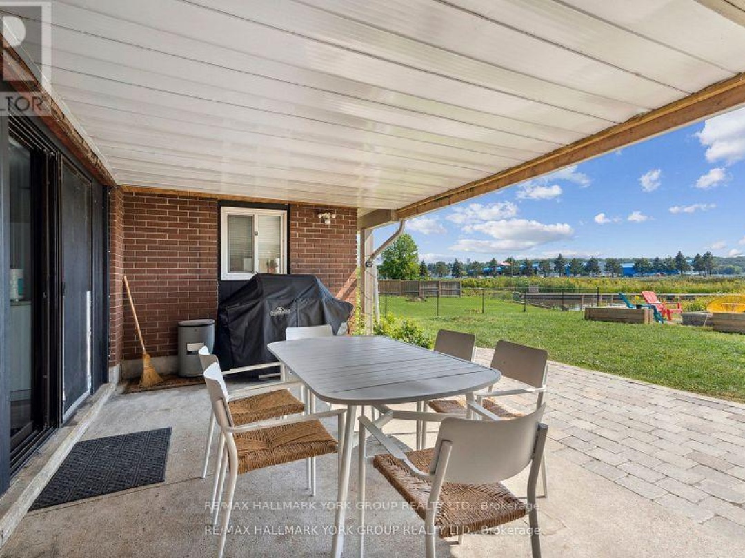 42 LIGHTHOUSE CRESCENT, 