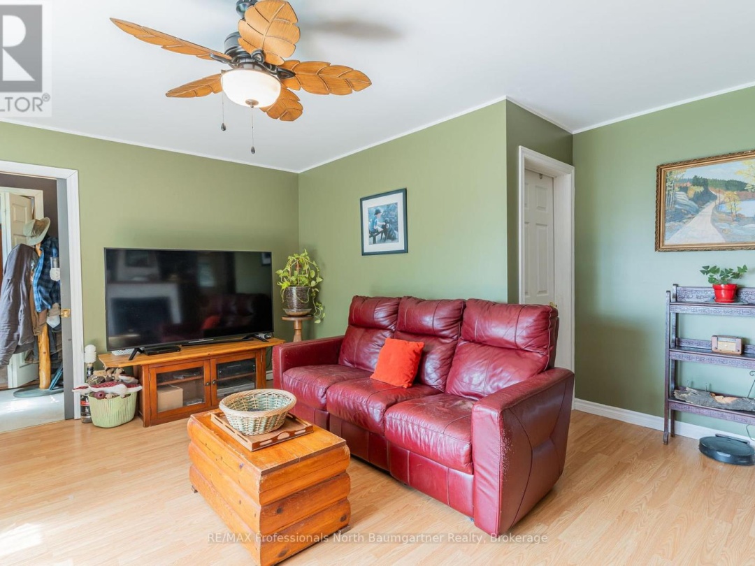 1093 REYNOLDS ROAD, Horseshoe Lake