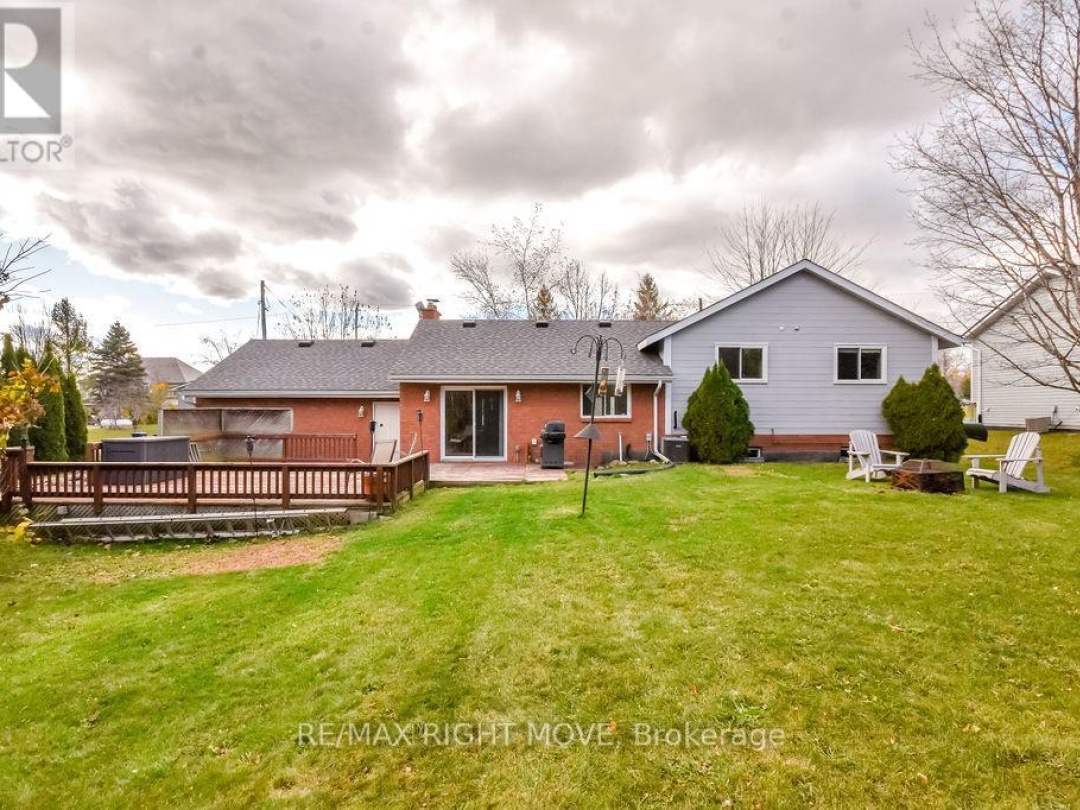 3811 LEO CRESCENT, Barnstable Bay