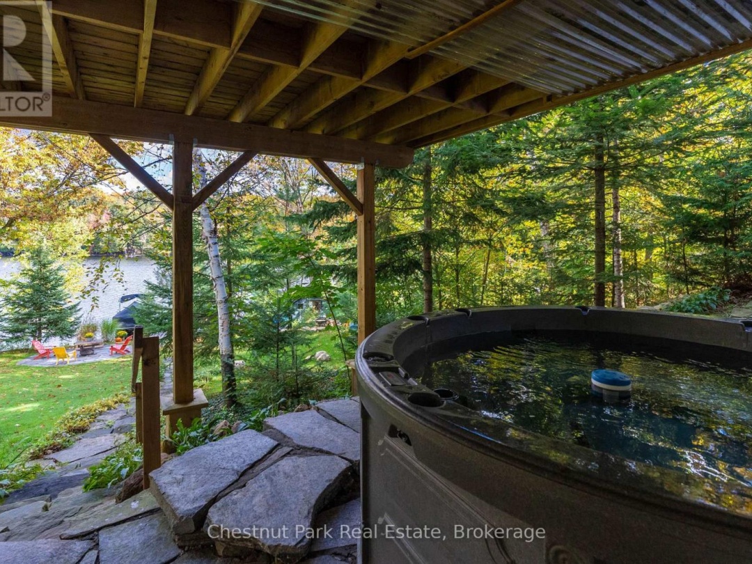527 HARP LAKE ROAD, Harp Lake