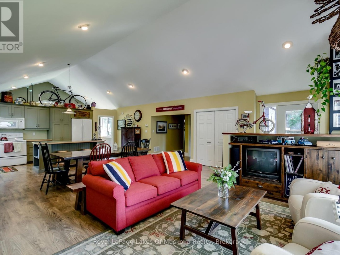 230 ECCLESTONE DRIVE, Bracebridge (Macaulay)
