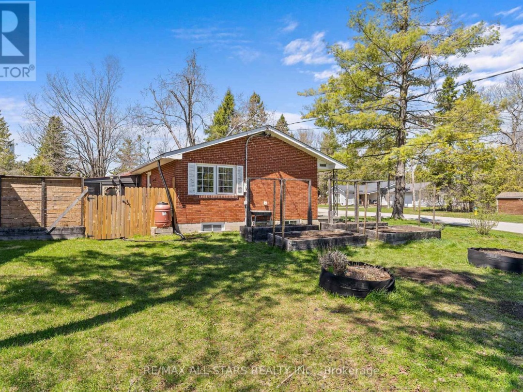 49 KENNEDY DRIVE, Kawartha Lakes (Fenelon Falls)