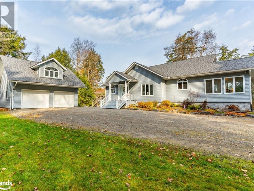 3526 West Shore Road, Kennisis Lake