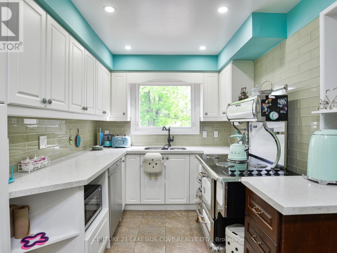 9 PINETREE COURT, 