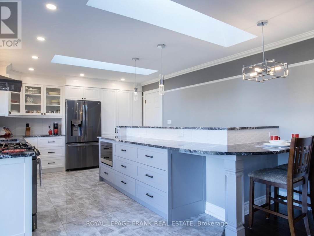 15 HALLETT CRESCENT, 