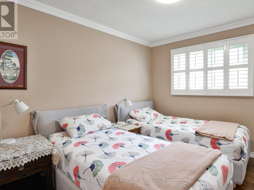 9 PINETREE COURT, 