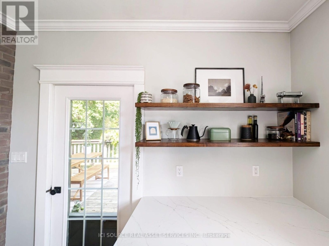 260 COLBORNE STREET W, 