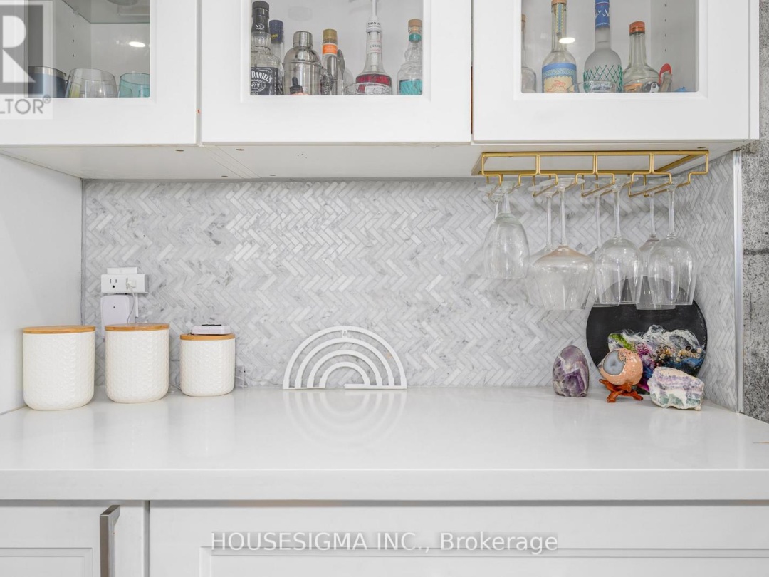 19 - 4 PARADISE BOULEVARD, 