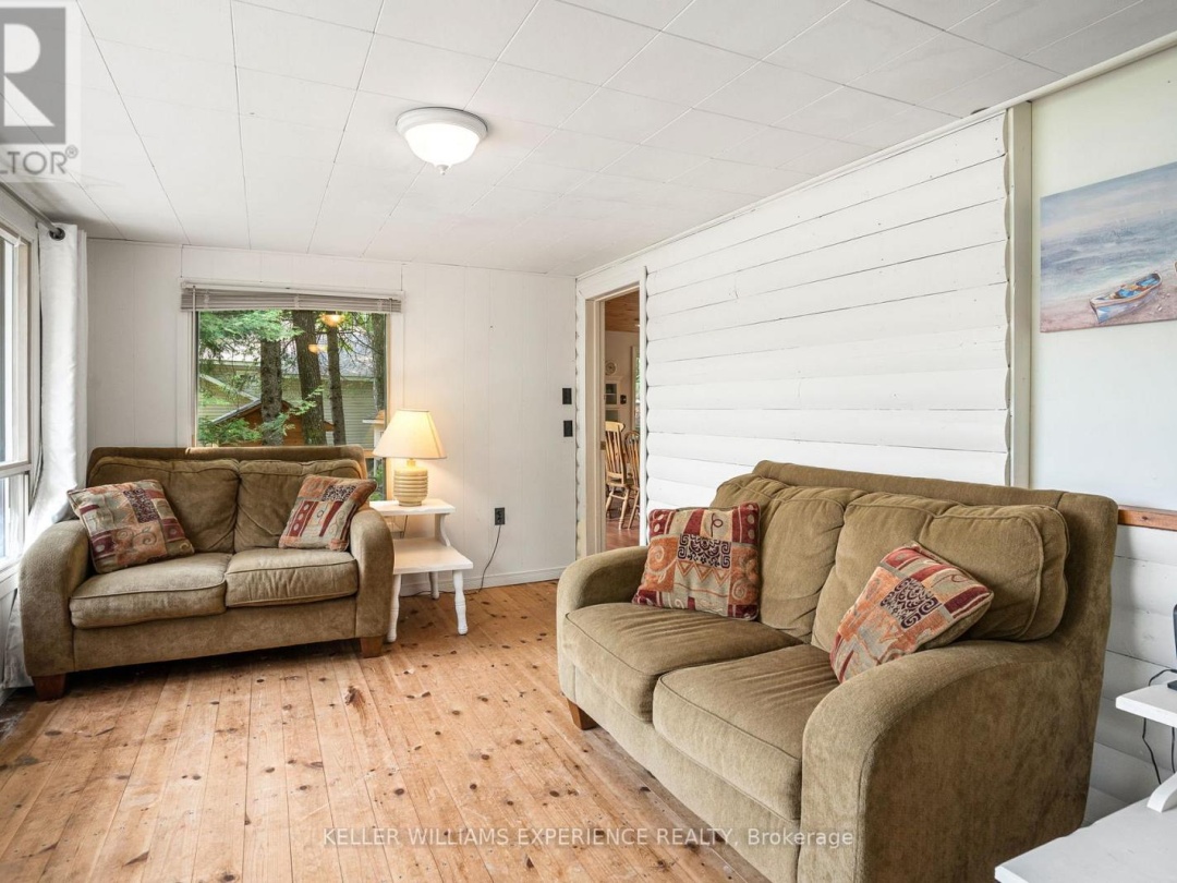 1049 ELSIE BAY DRIVE, Horseshoe Lake