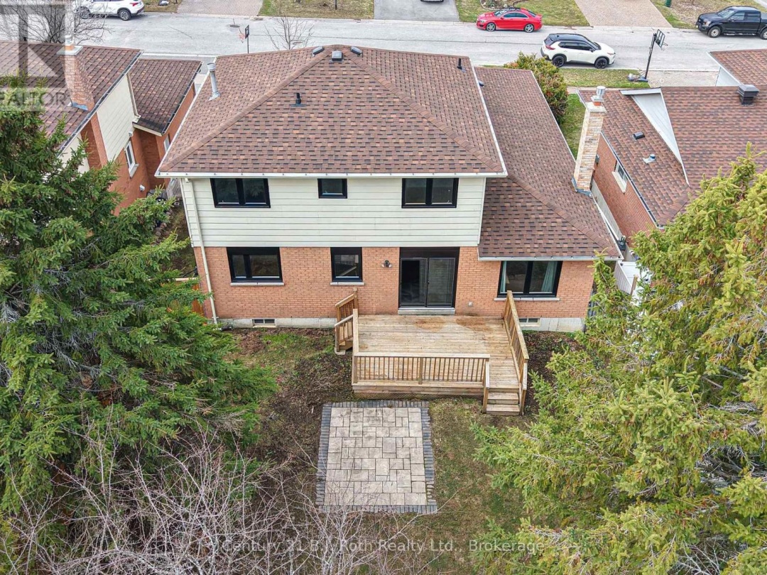 8 CARMICHAEL COURT, Orillia
