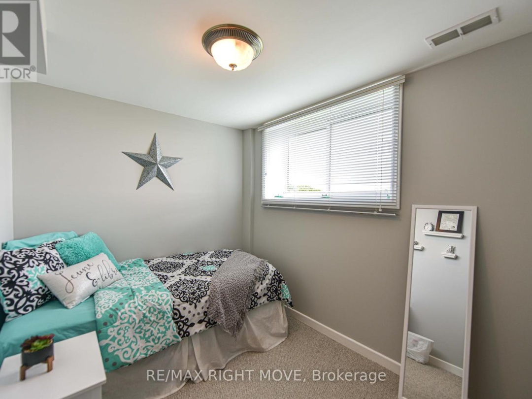 905 WOODLAND DRIVE, 