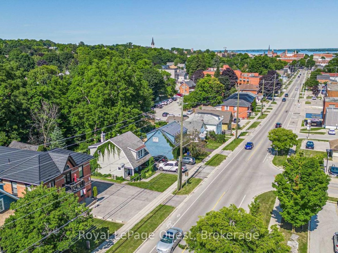 214 MISSISSAGA STREET W, 
