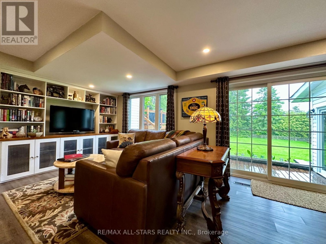243 WEST STREET, Kawartha Lakes (Bobcaygeon)