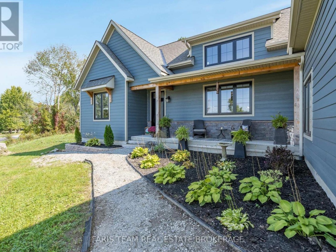 32 LEISURE COURT, 