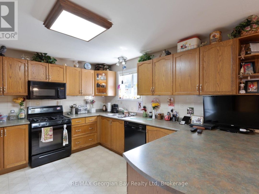 33 ANDERSON CRESCENT, Tay (Victoria Harbour)