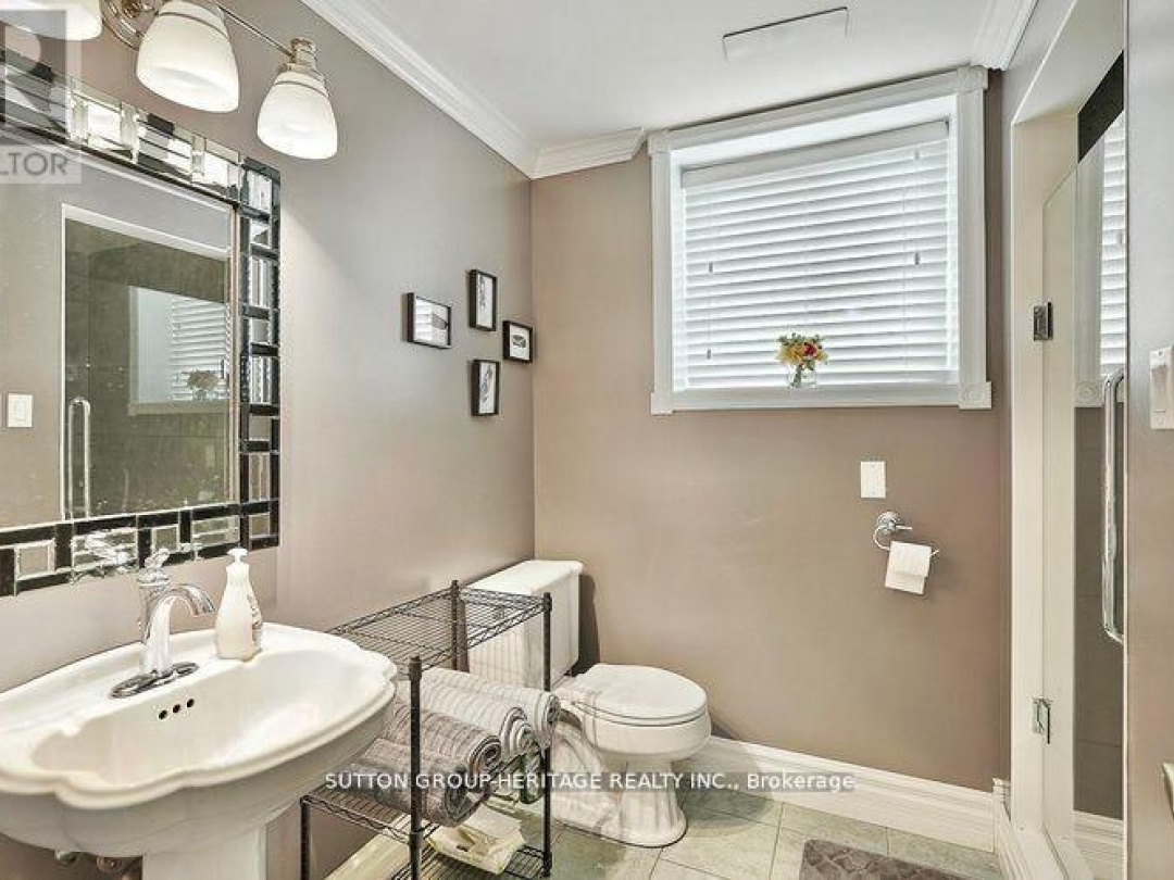 400 FRONT STREET W, Sturgeon Lake
