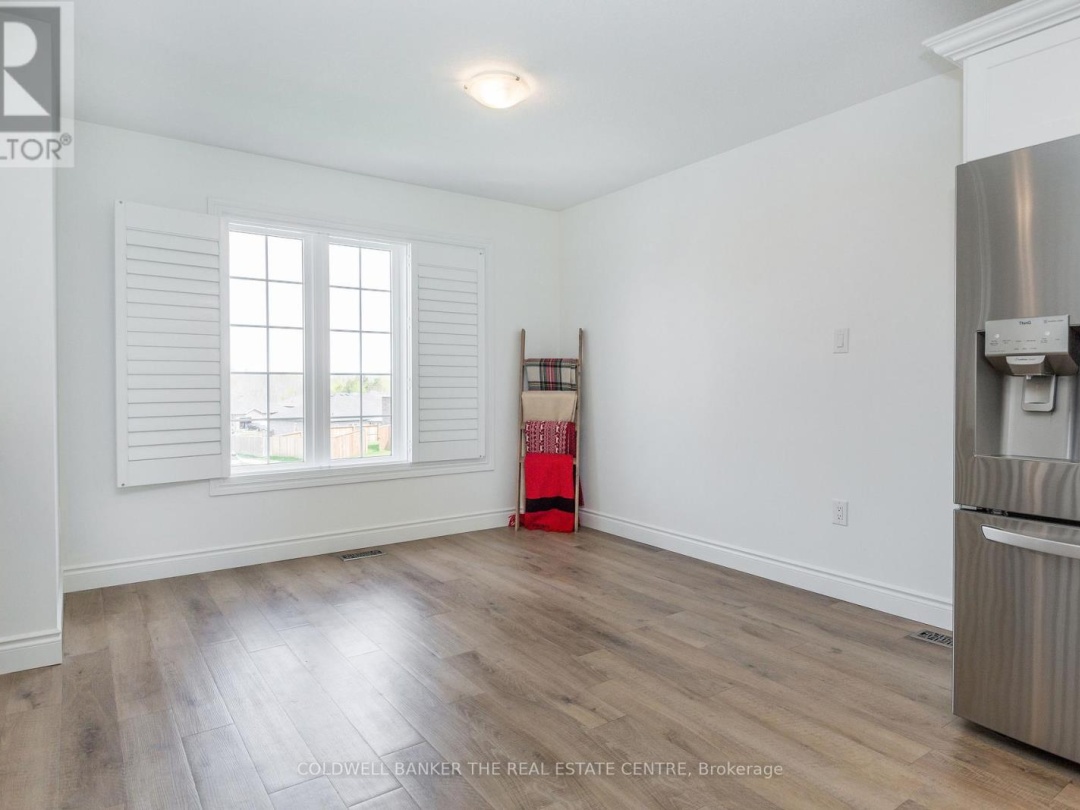 41 HUNTER AVENUE, Tay (Victoria Harbour)