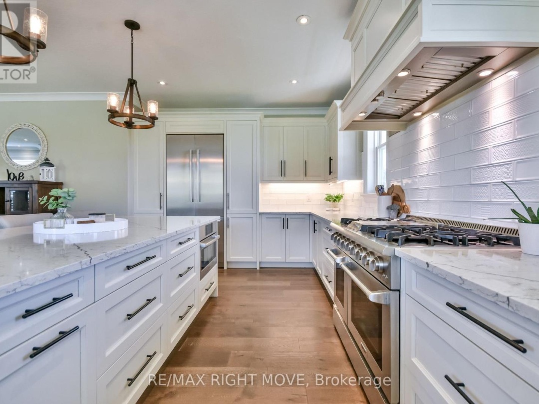 2448 STOCKDALE ROAD, 