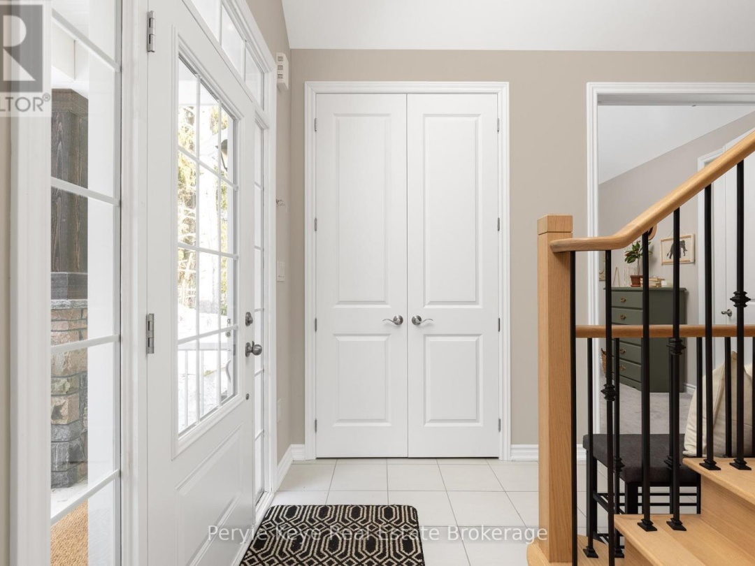 16 LEEDS COURT, Muskoka River