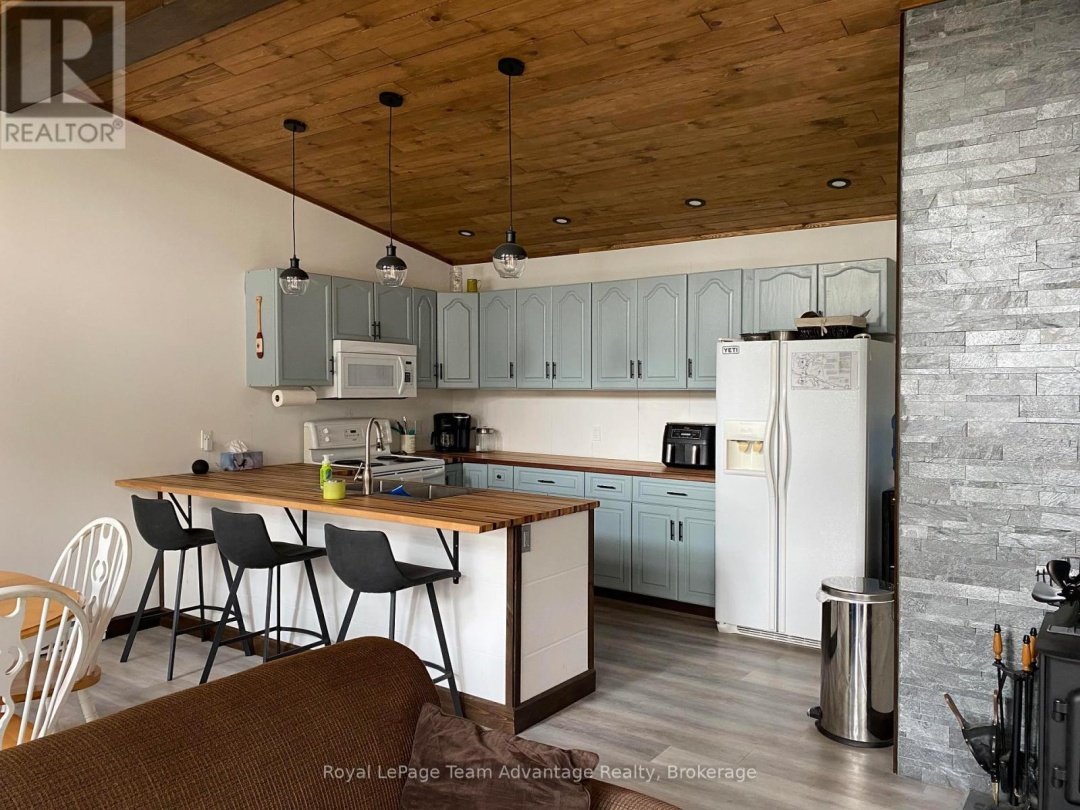 6-236 ISLAND, Otter Lake