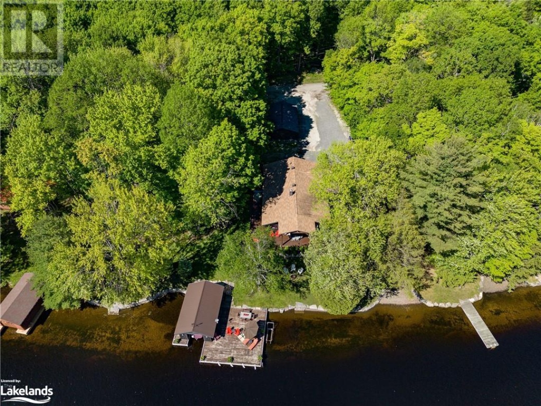 1045 Maplewood Road E, Muskoka River