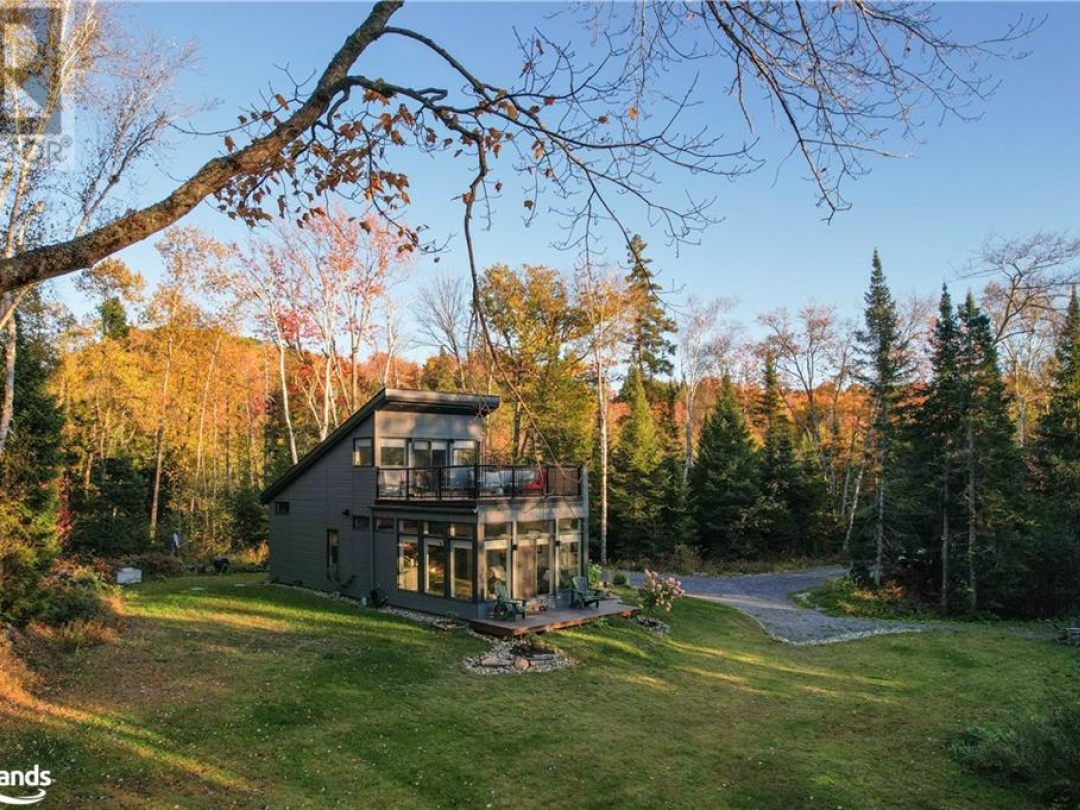 470 Markles Road, Muskoka River