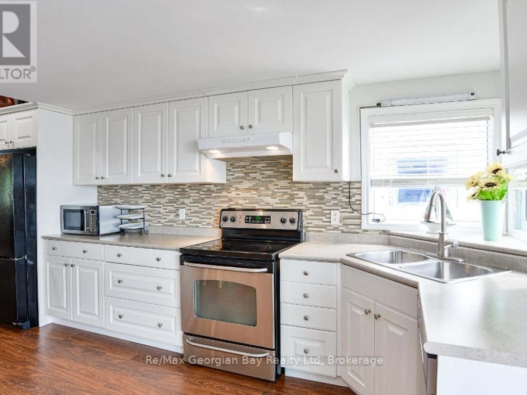 1230 GRANDVIEW LODG ROAD, Sparrow Lake